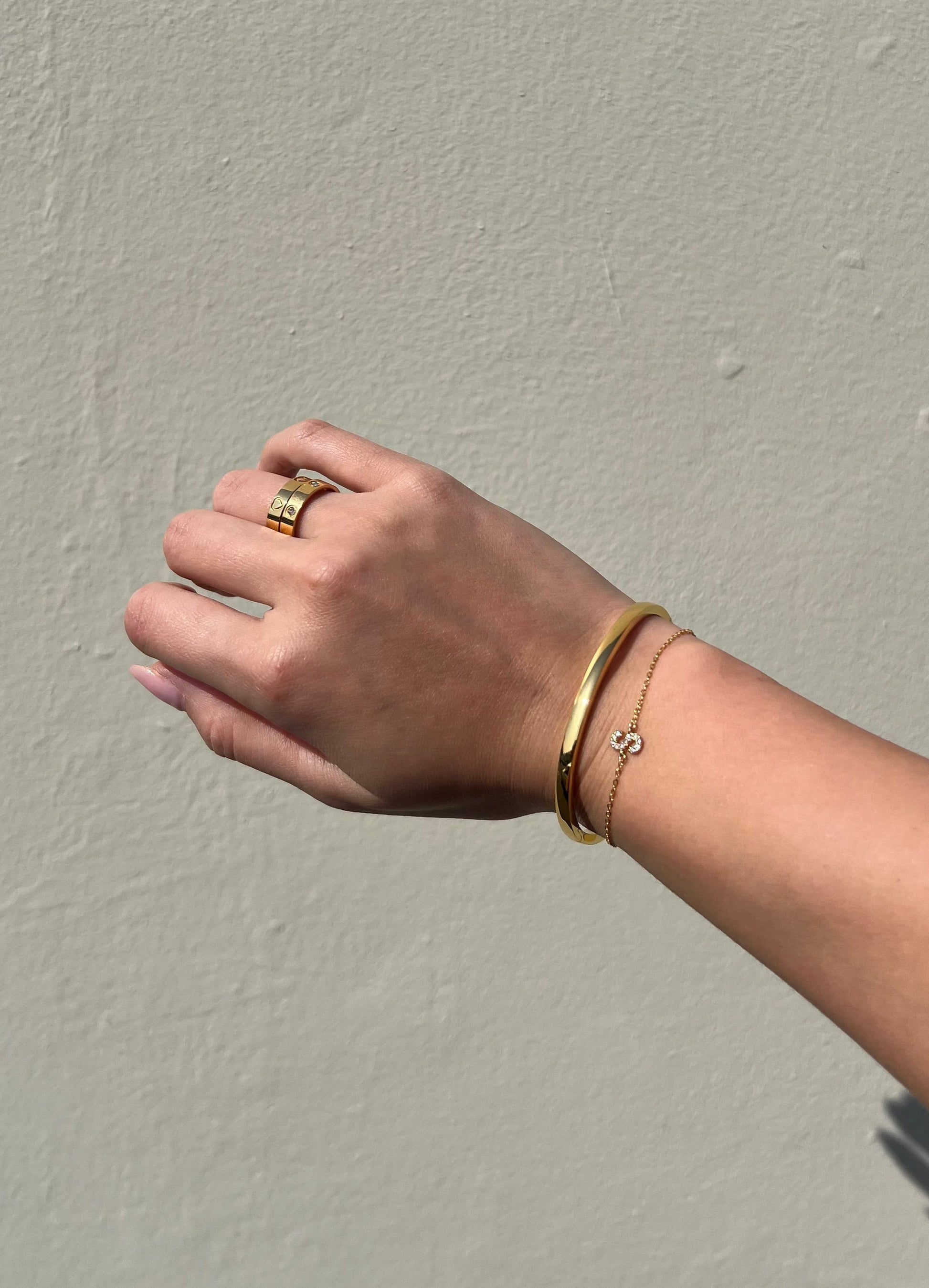 Phoebe Bangle - Gold